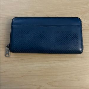 COACH BLUE ZIPPY WALLET
